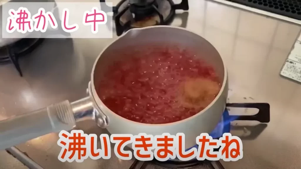 ピクルス液の材料を鍋に入れて、沸騰させる
